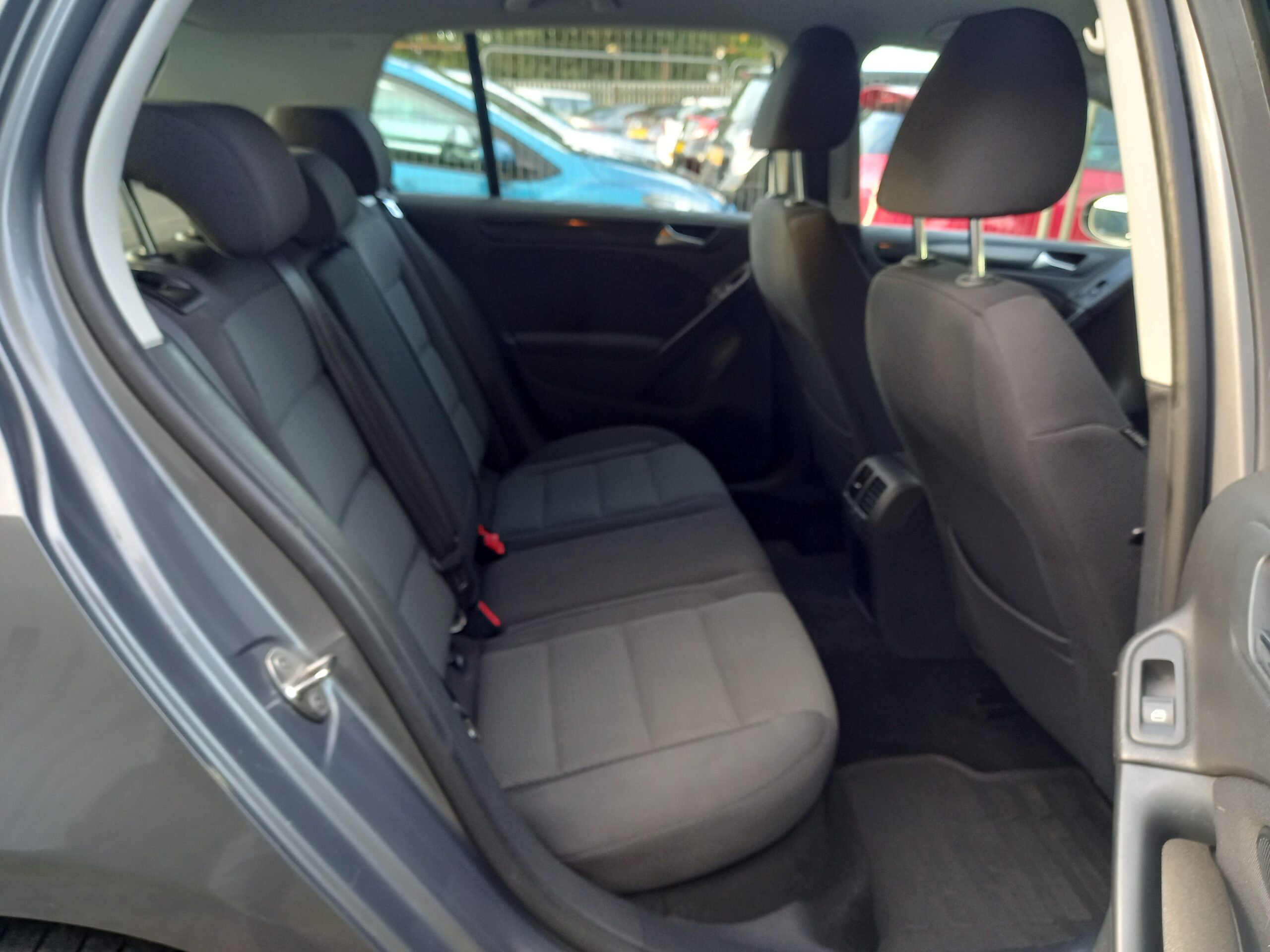 VOLKSWAGEN GOLF 1.6 TDi 105 Match 5dr 2012 95,000 Miles Service History £35 road tax 3 Months Warranty - Image 15