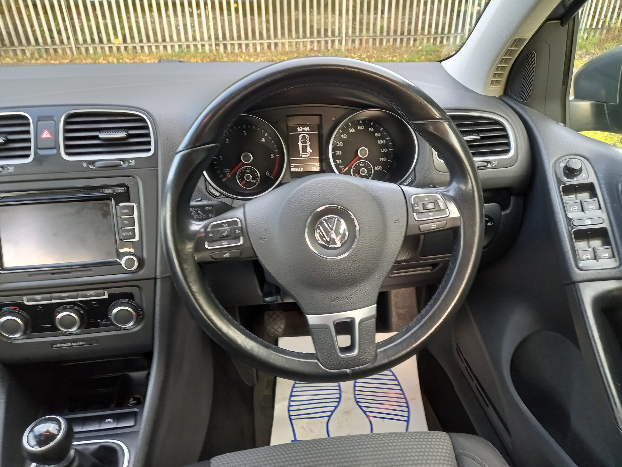 VOLKSWAGEN GOLF 1.6 TDi 105 Match 5dr 2012 95,000 Miles Service History £35 road tax 3 Months Warranty - Image 19