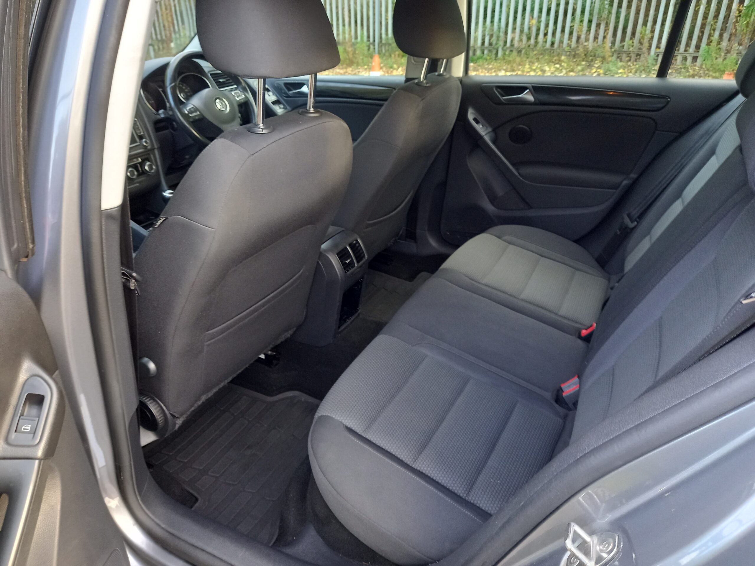 VOLKSWAGEN GOLF 1.6 TDi 105 Match 5dr 2012 95,000 Miles Service History £35 road tax 3 Months Warranty - Image 24
